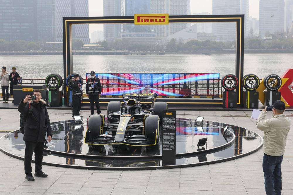 九游APP-关于车迷纪实：F1现场的狂热狂欢的信息