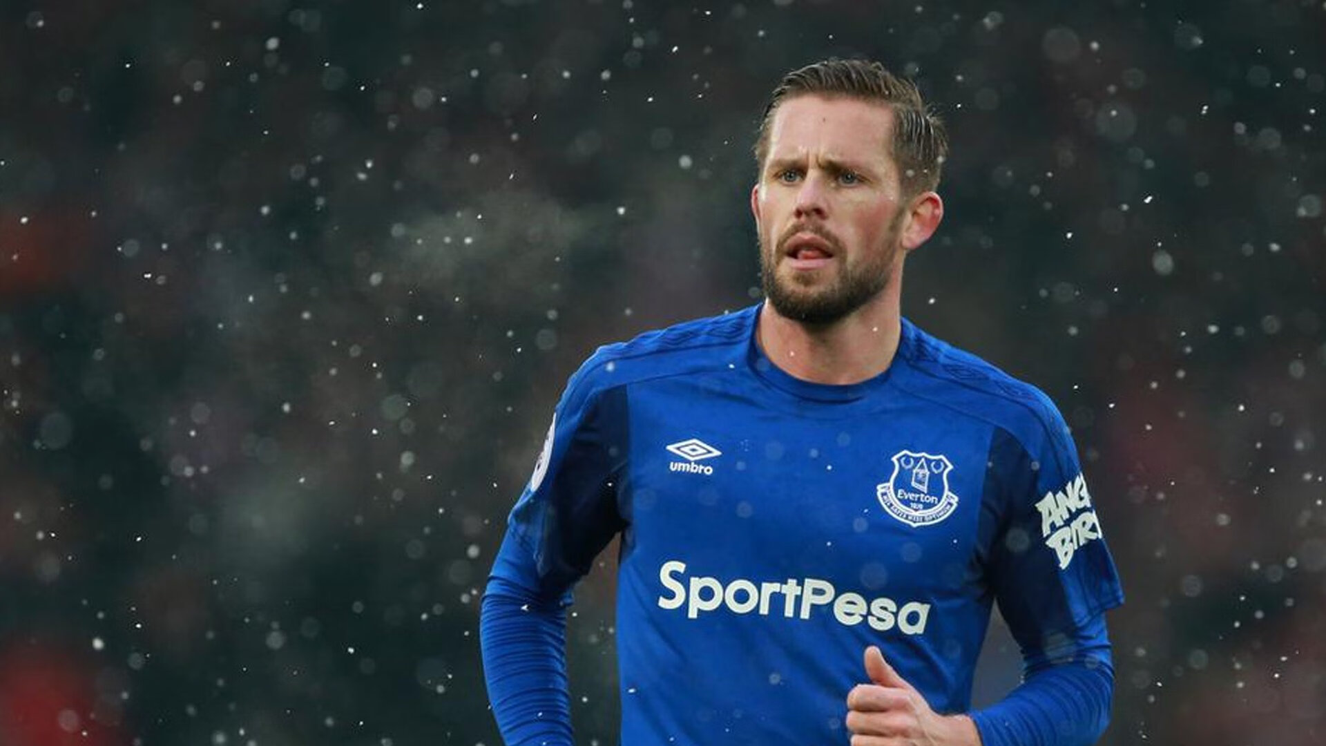 “英超战局进入收官冲刺，榜首球队迎来硬仗”，英超战绩