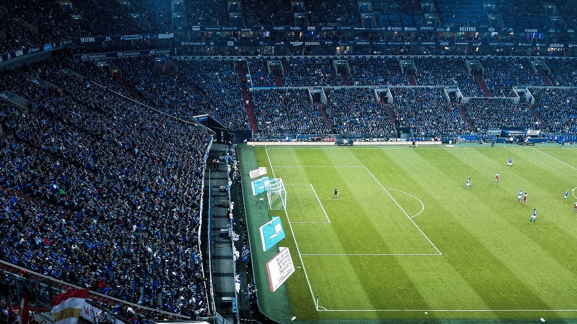 《英雄联盟》赛事对城市经济的影响：电竞旅游与文化输出，英雄联盟对电竞的发展史