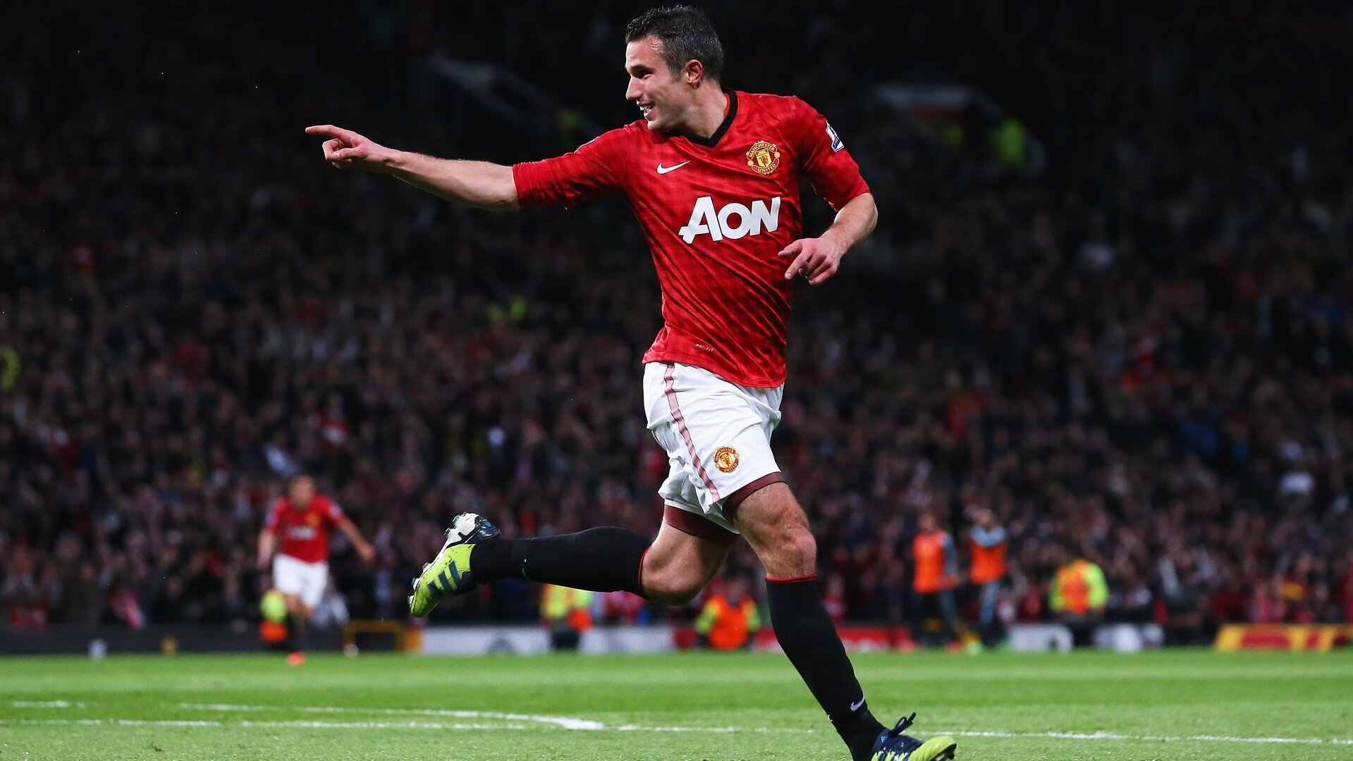 热刺签下一名世界知名前锋，争夺联赛冠军，热刺排第几